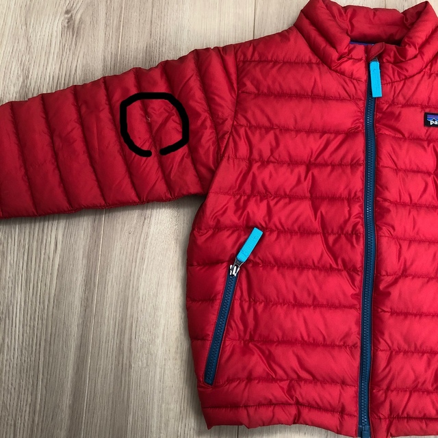 patagonia(パタゴニア)のパタゴニア4Tダウン キッズ/ベビー/マタニティのキッズ服男の子用(90cm~)(ジャケット/上着)の商品写真