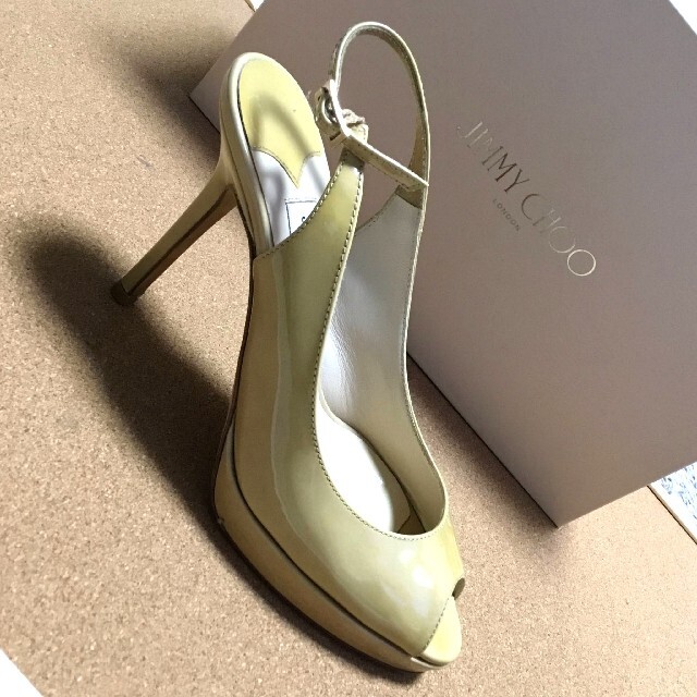 JIMMY CHOO(ジミーチュウ)のJIMMY CHOO 247 NOVA パテントレザー ヌード レディースの靴/シューズ(ハイヒール/パンプス)の商品写真