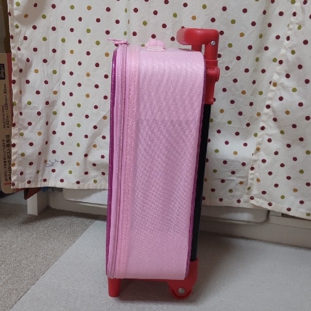 ハローキティ(ハローキティ)のピンク　赤　キティちゃん　キャリーケース レディースのバッグ(スーツケース/キャリーバッグ)の商品写真