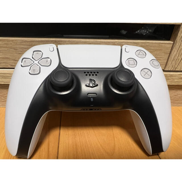 PlayStation(プレイステーション)のSONY PlayStation5 CFI-1000A01 中古美品 本体 保証 エンタメ/ホビーのゲームソフト/ゲーム機本体(家庭用ゲーム機本体)の商品写真