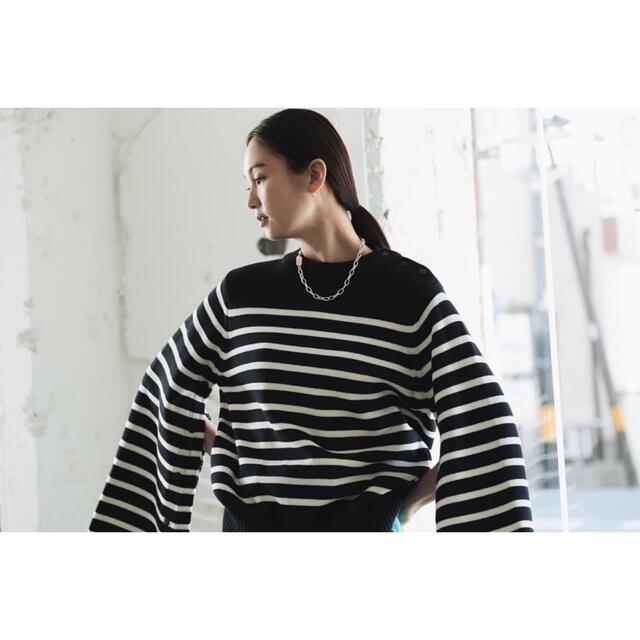 HYKE(ハイク)のHYKE22年新品★完売！STRIPED BELL SLEEVE SWEATER レディースのトップス(ニット/セーター)の商品写真