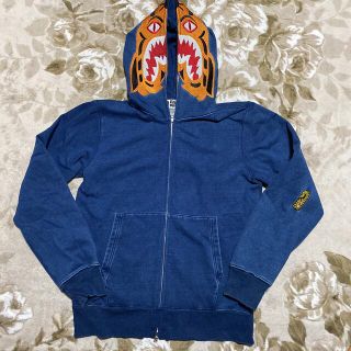 アベイシングエイプ(A BATHING APE)のAPE BAPE KAWS TIGER シャークパーカー　タイガー　虎　L(パーカー)