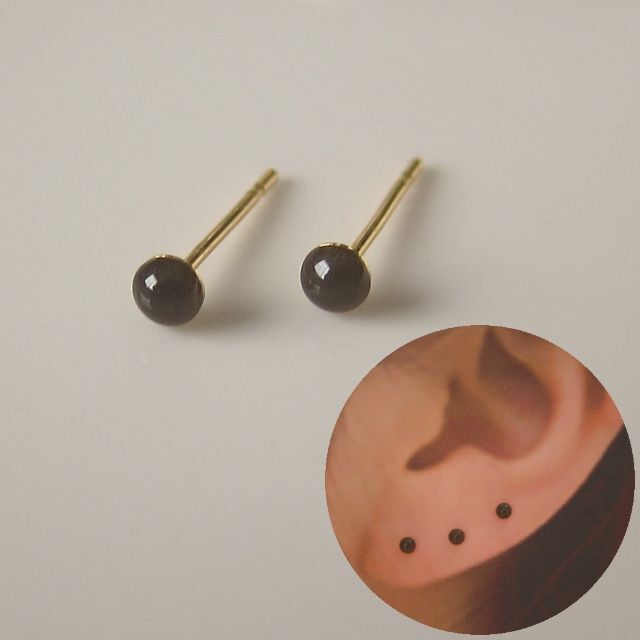 【小粒ダークグレーオニキス3mm】小さめメンズピアス両耳アレルギー対応ステンレス メンズのアクセサリー(ピアス(両耳用))の商品写真