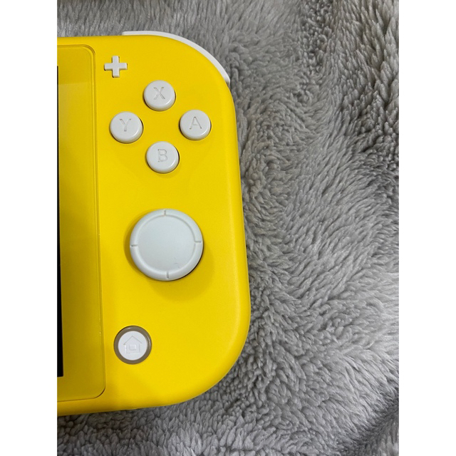 Nintendo Switch(ニンテンドースイッチ)のNintendo Switch Lite イエロー エンタメ/ホビーのゲームソフト/ゲーム機本体(家庭用ゲーム機本体)の商品写真