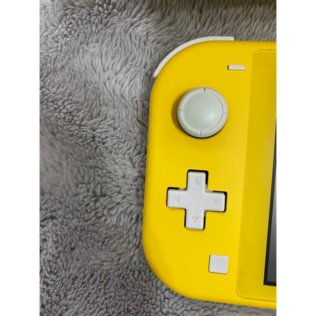 Nintendo Switch(ニンテンドースイッチ)のNintendo Switch Lite イエロー エンタメ/ホビーのゲームソフト/ゲーム機本体(家庭用ゲーム機本体)の商品写真