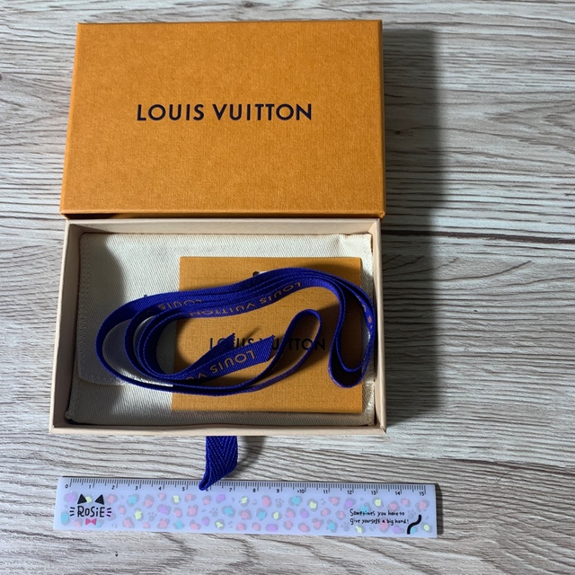 LOUIS VUITTON(ルイヴィトン)のルイヴィトン 空箱 メッセージカード付き レディースのバッグ(ショップ袋)の商品写真