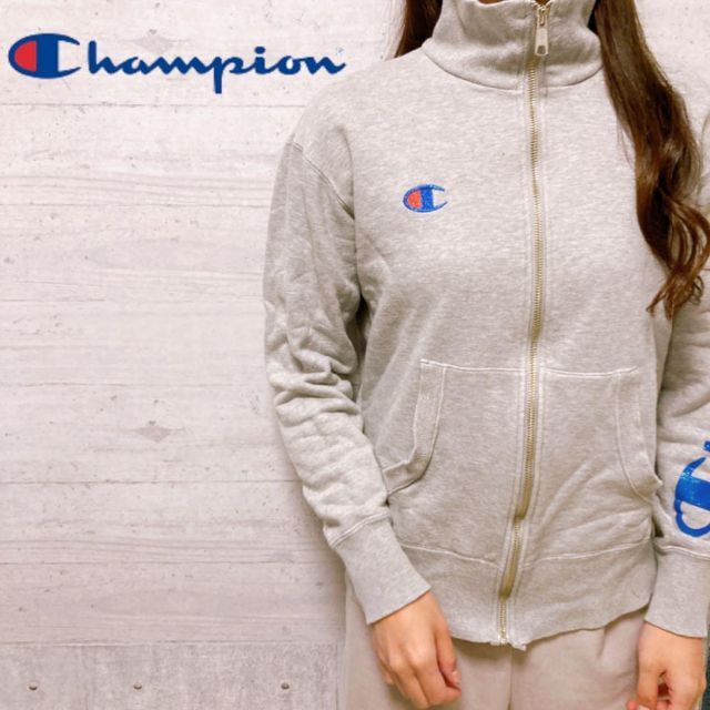 Champion(チャンピオン)のチャンピオン Champion パーカー　ワンポイント　グレー　M レディースのトップス(パーカー)の商品写真