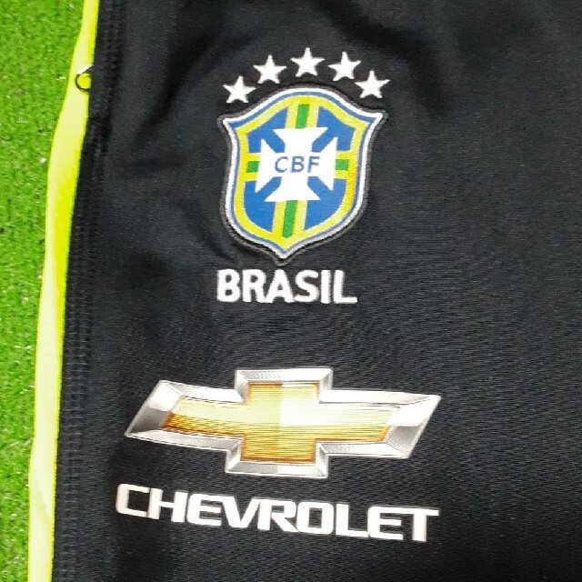 NIKE(ナイキ)のブラジル代表ズボンＭサイズ スポーツ/アウトドアのサッカー/フットサル(ウェア)の商品写真