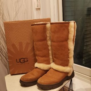 アグ(UGG)の楽天57000円販売中　UGGアグ 完全防水サンダンス(ブーツ)