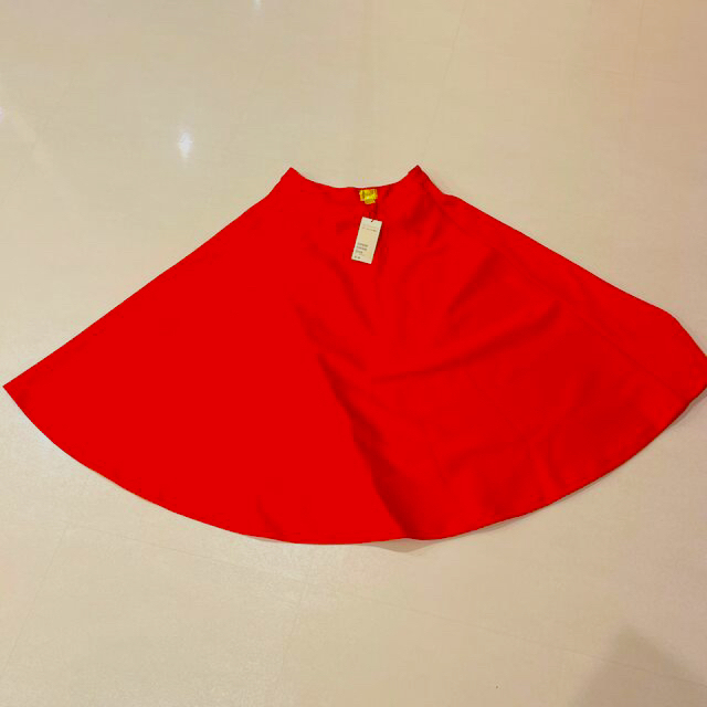 H&M(エイチアンドエム)のサテンフレアスカート　未使用　店頭取扱なし レディースのスカート(ロングスカート)の商品写真