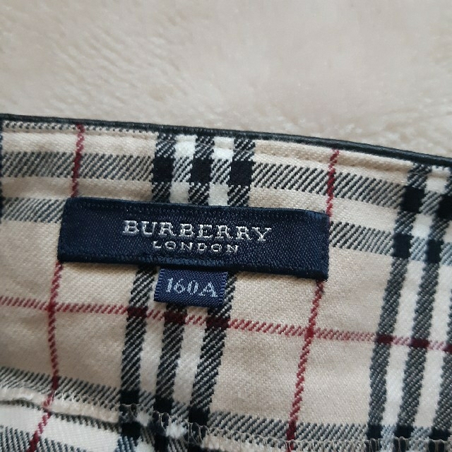 BURBERRY(バーバリー)のBURBERRY　バーバリー　スカート　ベージュ　ノバチェック レディースのスカート(ひざ丈スカート)の商品写真