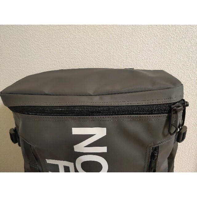 定価17600円　ノースフェイス　ヒューズボックス2　リュック　グレー　30L