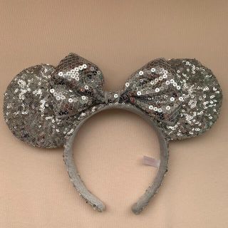 ディズニー(Disney)のディズニー　カチューシャ　シルバー(カチューシャ)