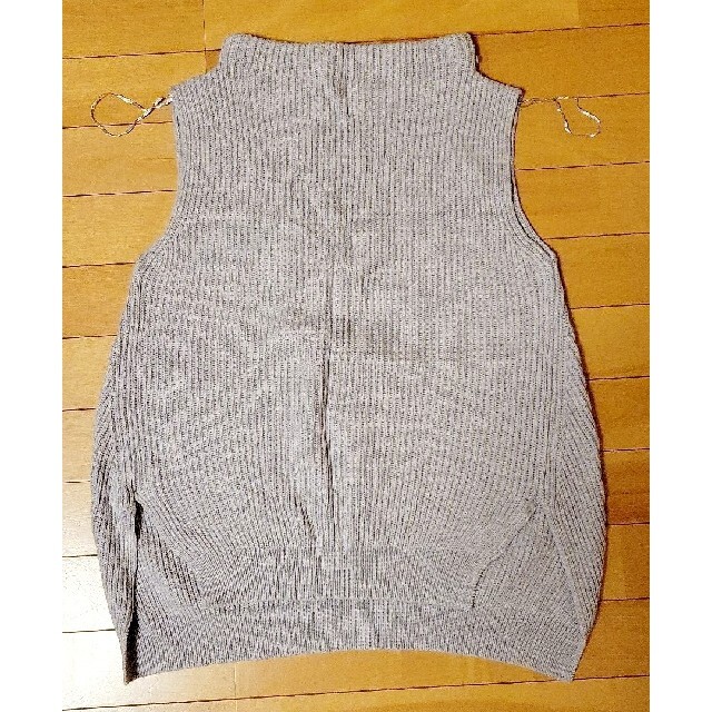 ハイネックのノースリーブニットセーターです。 レディースのトップス(カットソー(半袖/袖なし))の商品写真