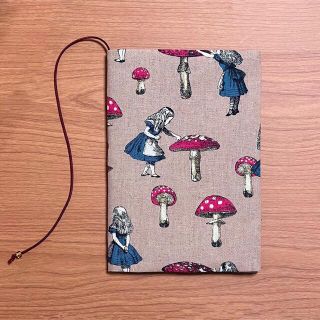 《 四六判》ブックカバー  ハンドメイド アリス ピンクベージュ(ブックカバー)