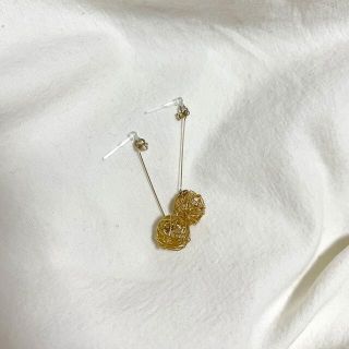 ピアス　アレルギー　樹脂　ゴールド　アクセサリー　ハンドメイド(ピアス)