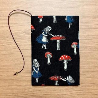 《 四六判》ブックカバー  ハンドメイド アリス ブラック(ブックカバー)