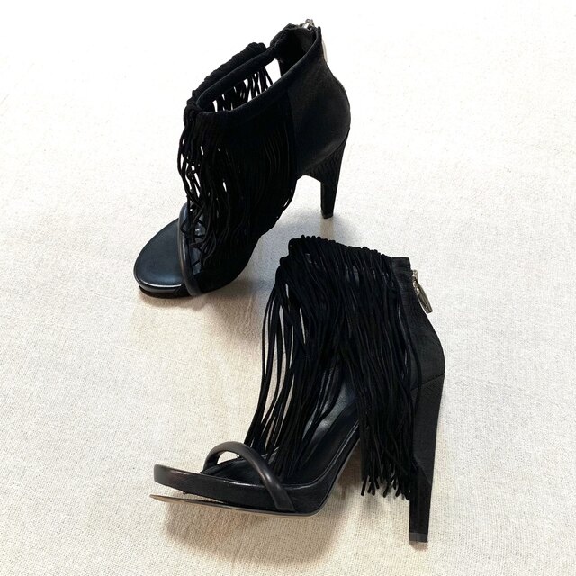 Alexander Wang(アレキサンダーワン)のAlexander Wang / DREE FRONT FRINGE / 38 レディースの靴/シューズ(サンダル)の商品写真