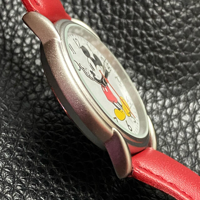 新品 レディースモデル　ミッキー マウス  シルバーxレッド 腕時計