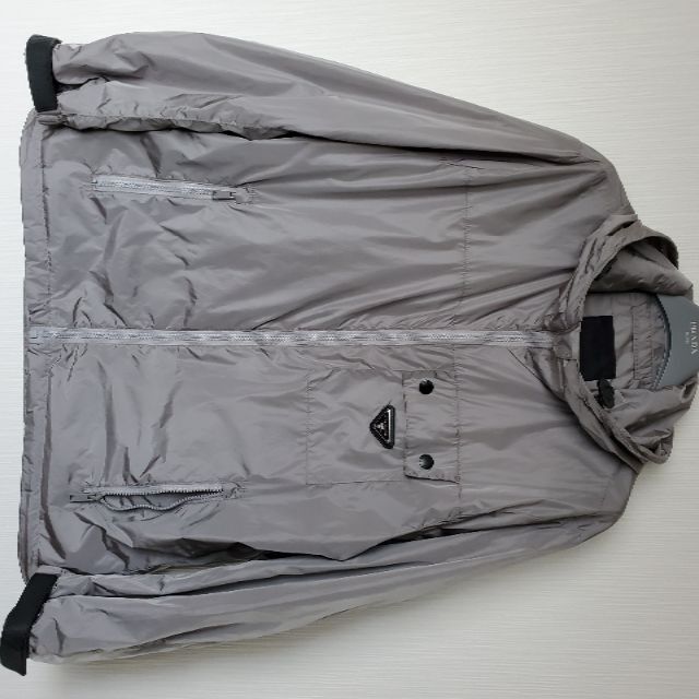 未使用 グレーナイロンブルゾン　フーディー　XL メンズのジャケット/アウター(ナイロンジャケット)の商品写真