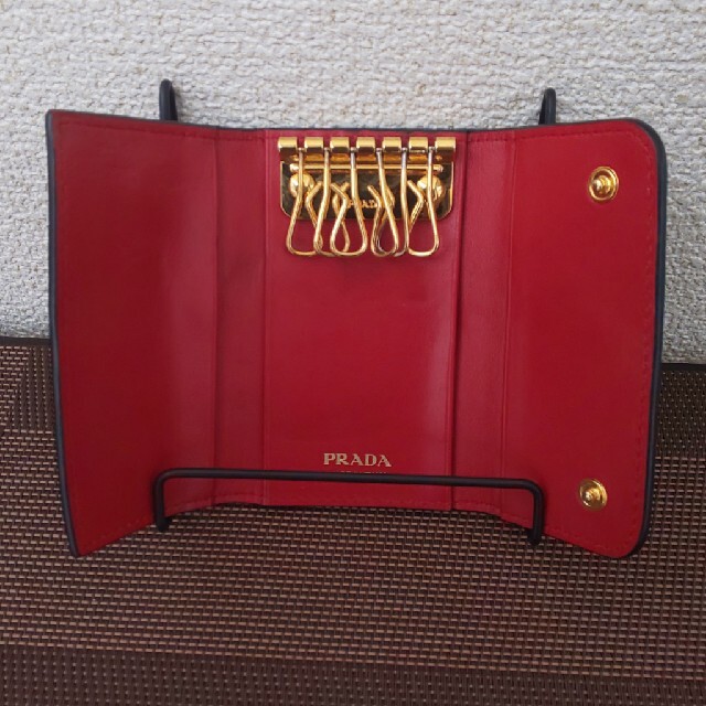 PRADA(プラダ)のプラダキーケース レディースのファッション小物(キーケース)の商品写真