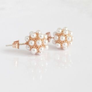 12mmパールボール・ピアスと四角5mm・グリーン・ピアス(ピアス)