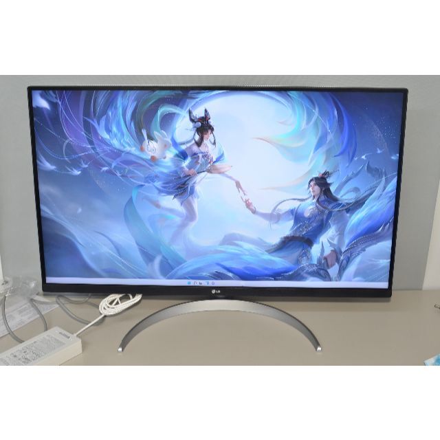 中古美品 2021年モデル LG 32UP550-W 31.5型ワ イド液晶4K