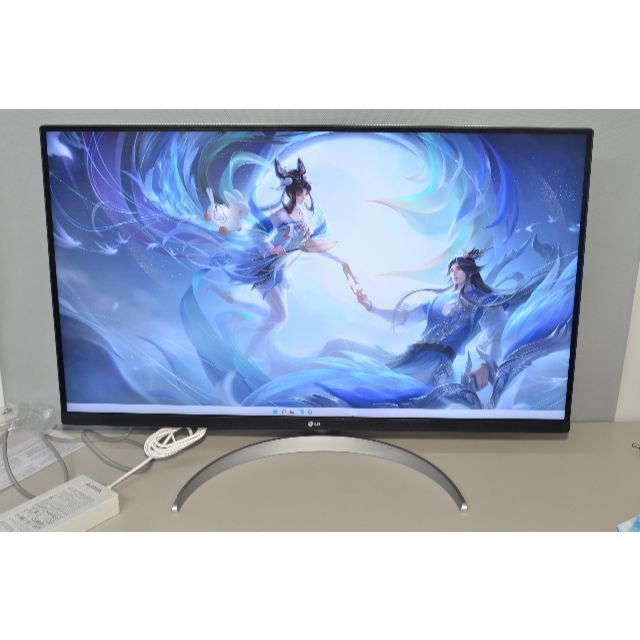 美品 2021年モデル LG 32UP550-W 31.5型ワ イド液晶4K