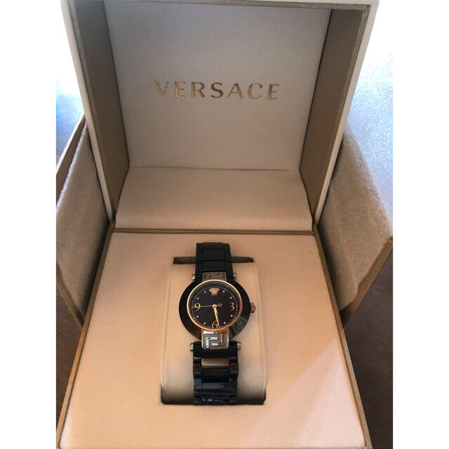 今年人気のブランド品や VERSACE 腕時計 VERSACE 腕時計