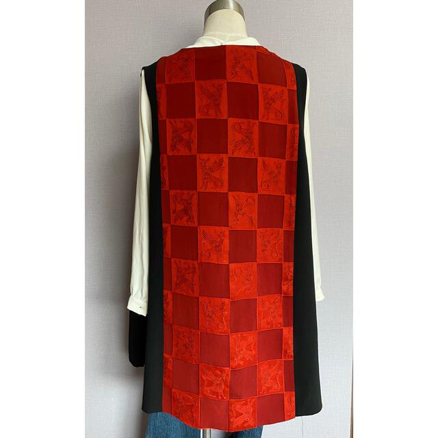 着物リメイク　チュニック　絹　黒と赤　コンビ レディースのトップス(チュニック)の商品写真