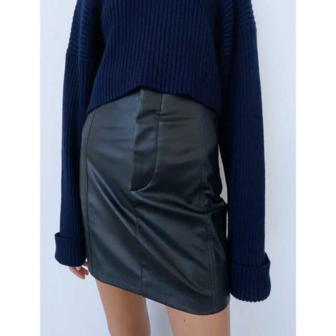 ZARA(ザラ)のZARA トップステッチ フェイクレザースカート M 新品タグ付き レディースのスカート(ミニスカート)の商品写真