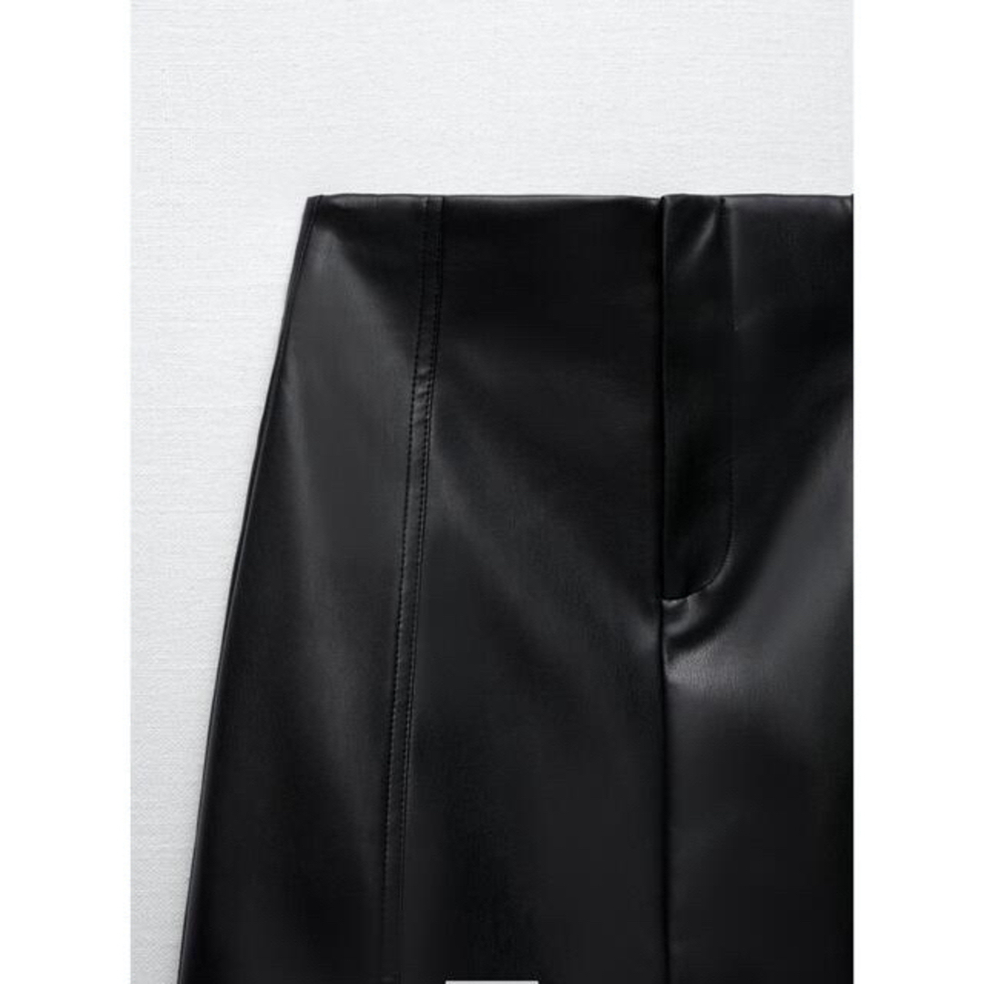 ZARA(ザラ)のZARA トップステッチ フェイクレザースカート M 新品タグ付き レディースのスカート(ミニスカート)の商品写真