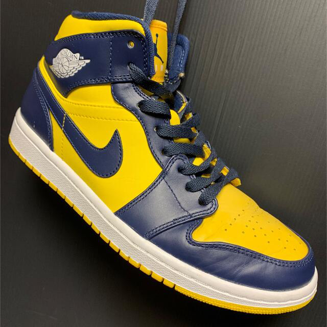 NIKE(ナイキ)のNIKE AIR JORDAN 1  COLLEGE PACK ミシガン メンズの靴/シューズ(スニーカー)の商品写真