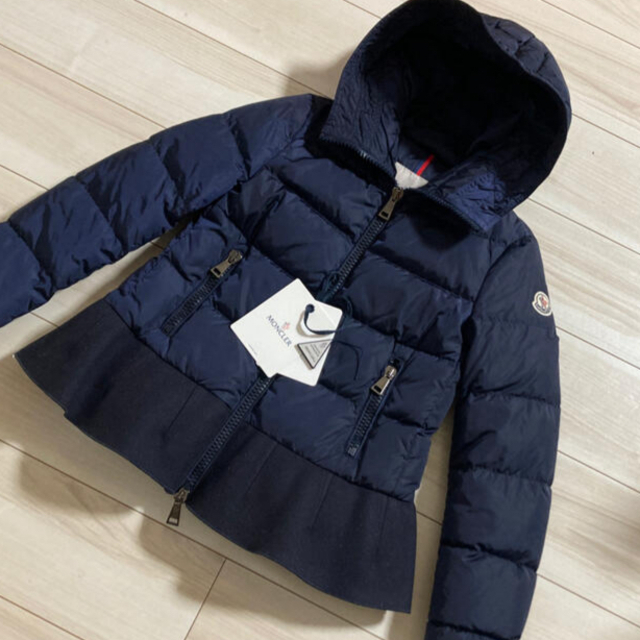 人気のファッションブランド! MONCLER - 美品 モンクレール ネセア 最高 美品 MONCLERモンクレール ペプラムワンピース ひざ丈ワンピース