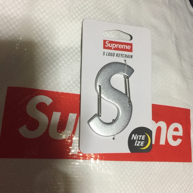 最安価格 2個セットSupreme nite ize s logo keychain kids-nurie.com