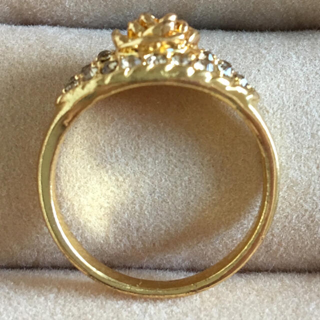 【売約済み】(34)バラとキラキラビジューのゴージャスリング ゴールド  レディースのアクセサリー(リング(指輪))の商品写真