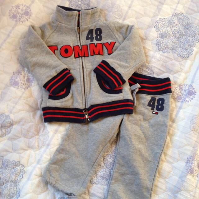 TOMMY HILFIGER(トミーヒルフィガー)のtommy スウェットセット キッズ/ベビー/マタニティのキッズ服男の子用(90cm~)(その他)の商品写真