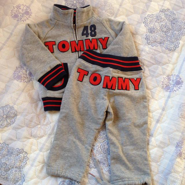 TOMMY HILFIGER(トミーヒルフィガー)のtommy スウェットセット キッズ/ベビー/マタニティのキッズ服男の子用(90cm~)(その他)の商品写真