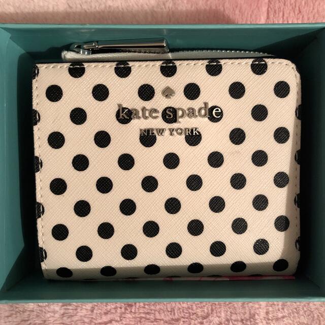 ファッション小物【最終価格】kate spade 二つ折財布 ドット  白黒 シルバー金具ロゴ