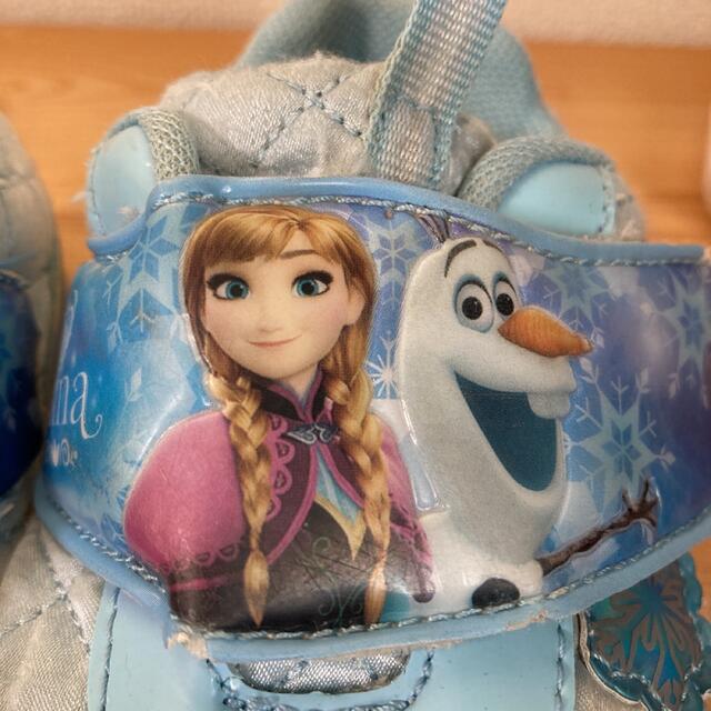 Disney(ディズニー)のアナと雪の女王　靴　スニーカー　16㎝　冬用　アナ雪　水色 キッズ/ベビー/マタニティのキッズ靴/シューズ(15cm~)(スニーカー)の商品写真
