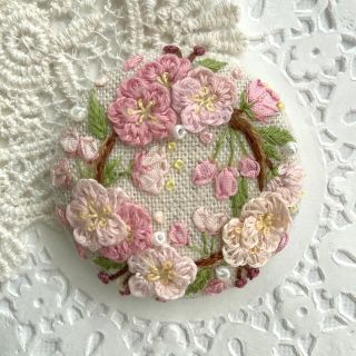 さくら　刺繍ブローチ/ヘアゴム　ハンドメイド(コサージュ/ブローチ)