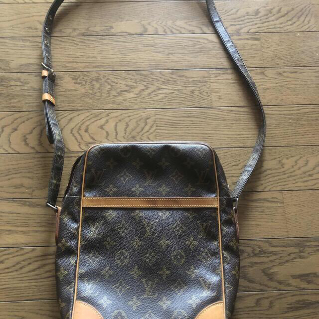 バッグルイヴィトン　LOUIS VUITTON ショルダーバッグ