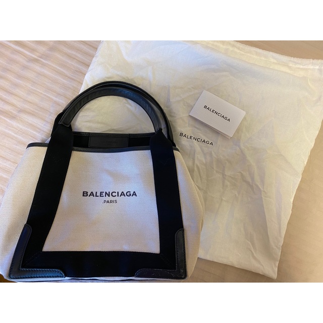 Balenciaga(バレンシアガ)のバレンシアガ　ネイビーカバ　トートバッグ　黒 レディースのバッグ(トートバッグ)の商品写真