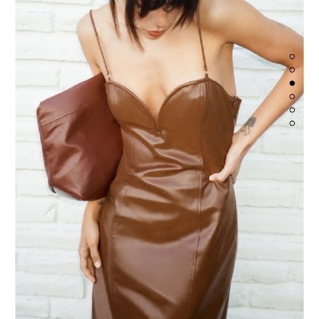 新品!未使用!タグ付!♥️ZARA♥️ネオレザーワンピース。L。