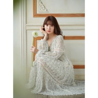 スナイデル(SNIDEL)のherlipto ♡ Monotone Floral Pleated Dress(ロングワンピース/マキシワンピース)