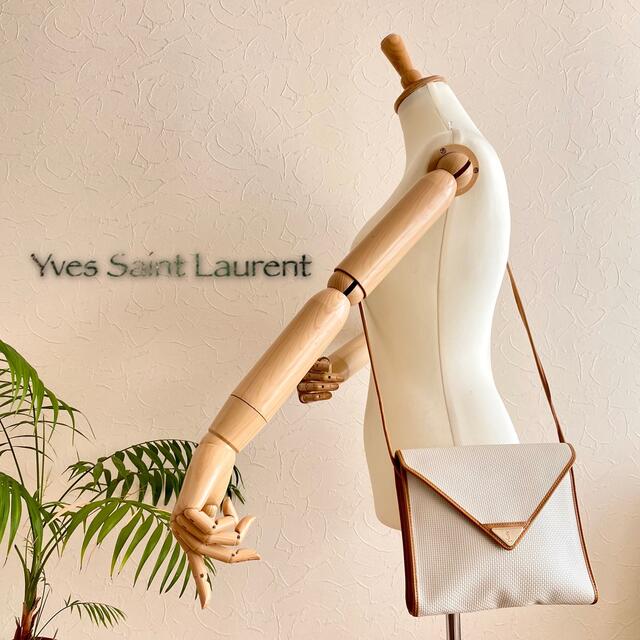 Saint Laurent(サンローラン)の新品同様 正規品 イヴサンローラン レザーショルダーバッグ レディースのバッグ(ショルダーバッグ)の商品写真