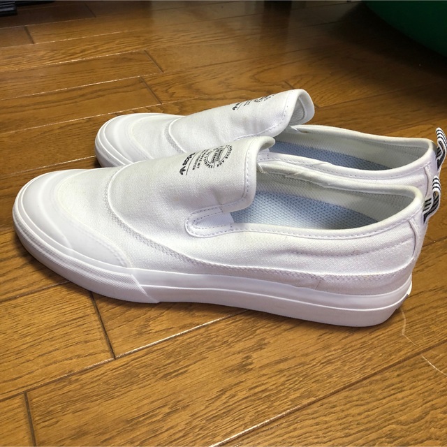 adidas(アディダス)の【新品、未使用】アディダス　スリッポン　マッチコート　ホワイト　27.5 メンズの靴/シューズ(スニーカー)の商品写真