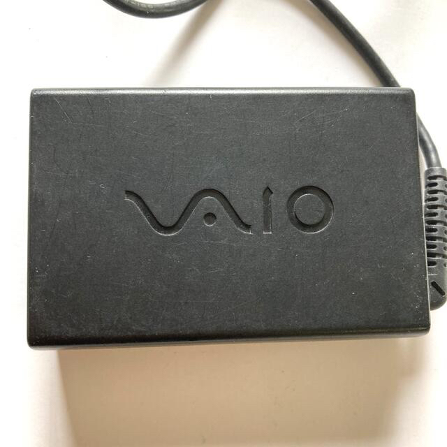 VAIO(バイオ)のSONY  VAIOのACアダプター　VGP-AC16V7 スマホ/家電/カメラの生活家電(変圧器/アダプター)の商品写真