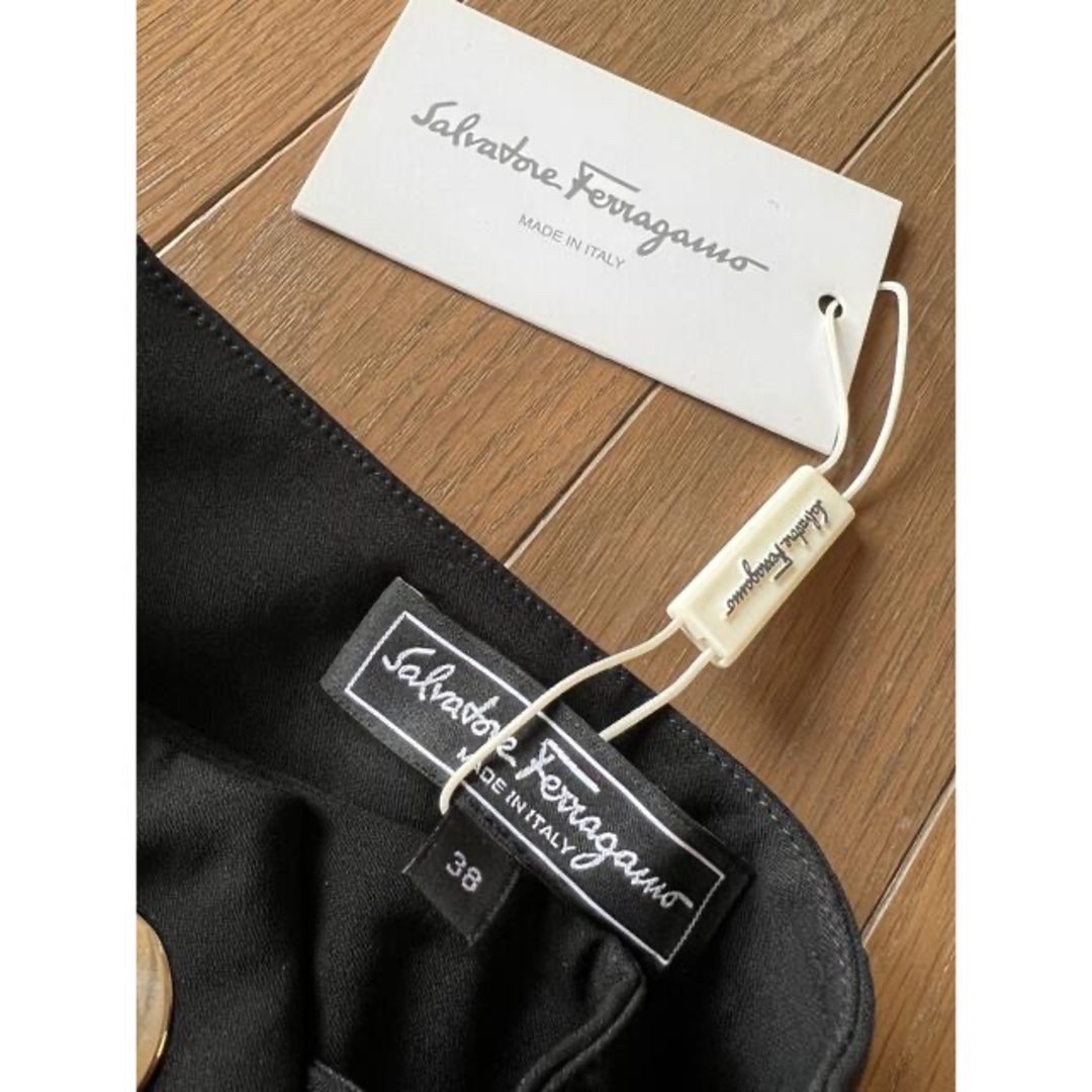 ご購入済み新品未使用　Salvatore Ferragamo ベルト付きスカート