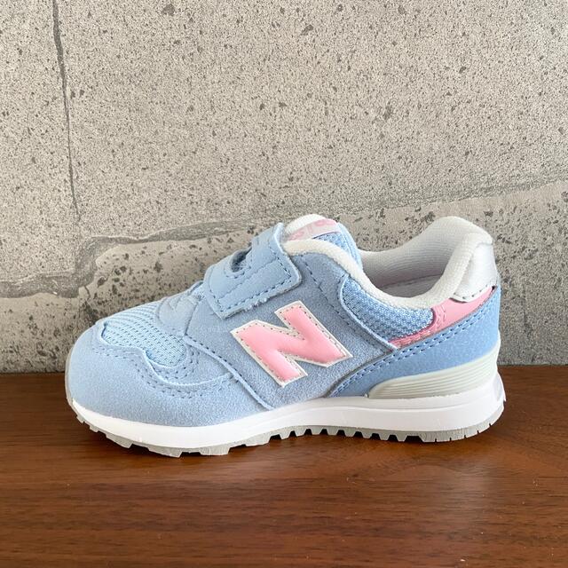 New Balance(ニューバランス)の【新品】14センチ サックス×ピンク ニューバランス スニーカー キッズ キッズ/ベビー/マタニティのベビー靴/シューズ(~14cm)(スニーカー)の商品写真